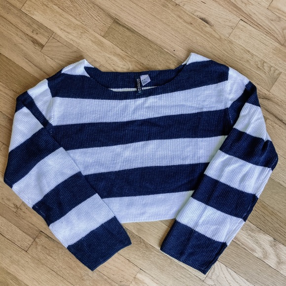 H&M’s Divided crop top sweater - Picture 1 of 3